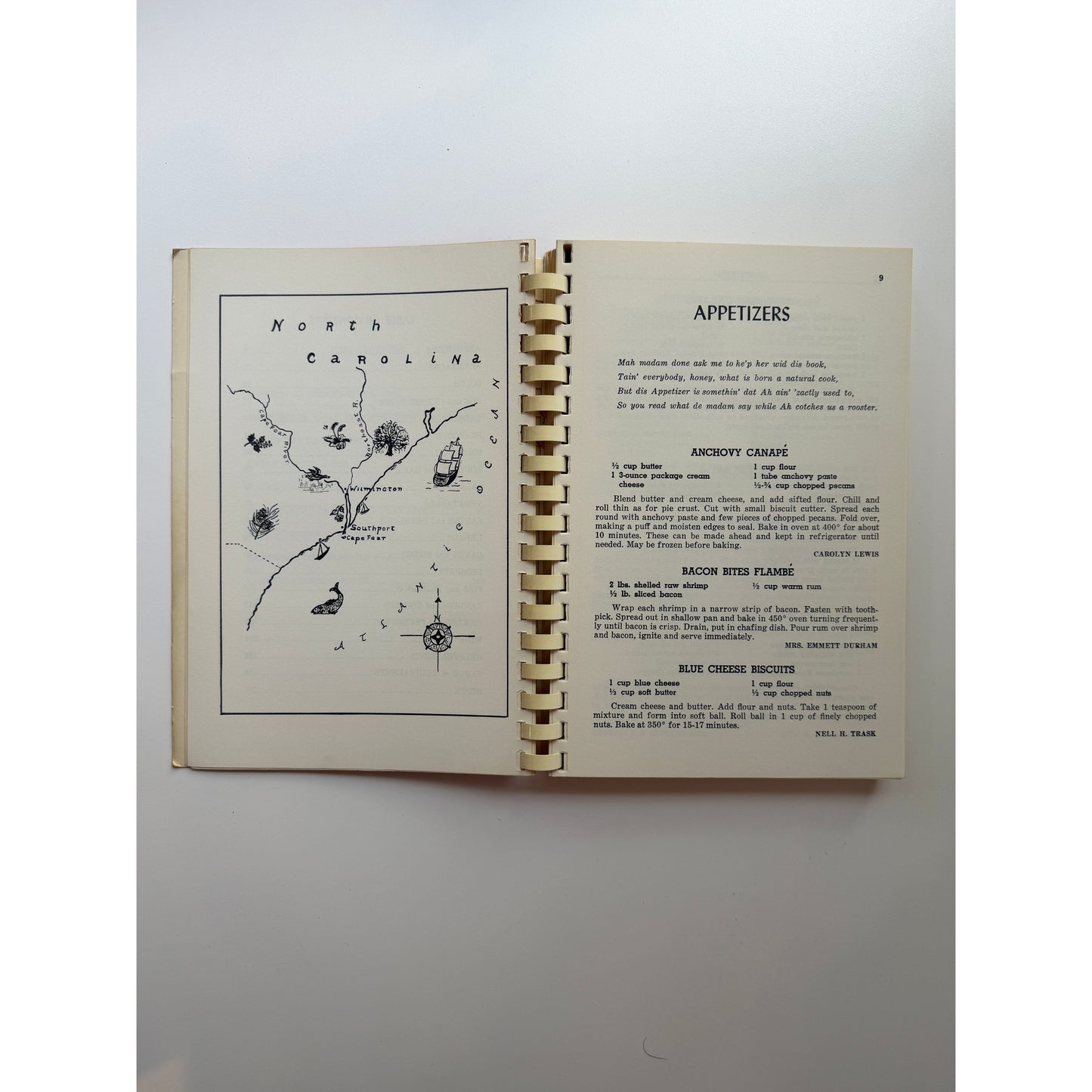 Community Cookbook: Favorite Recipes of The Lower Cape Fear (The Ministering Circle)